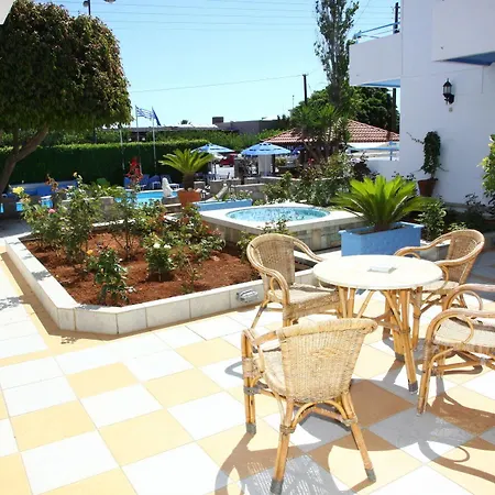 Villa Anna Aparthotel 3*